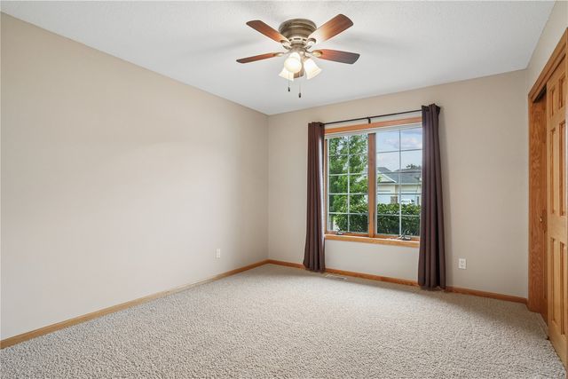 403 Wildflower Dr, Fairfax, IA 52228