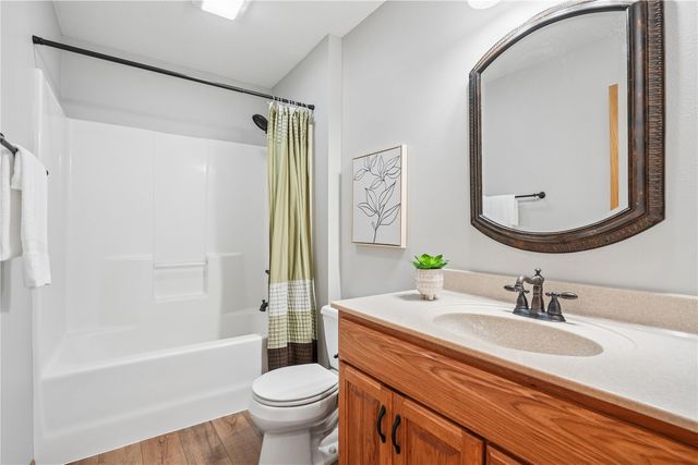 403 Wildflower Dr, Fairfax, IA 52228