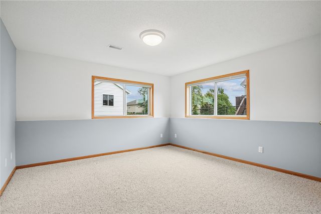 403 Wildflower Dr, Fairfax, IA 52228