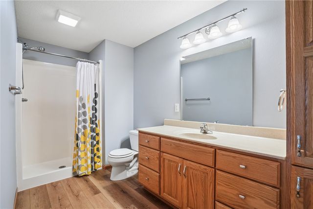 403 Wildflower Dr, Fairfax, IA 52228