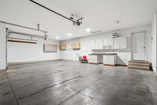 403 Wildflower Dr, Fairfax, IA 52228