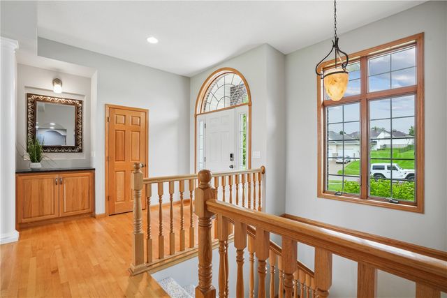 403 Wildflower Dr, Fairfax, IA 52228