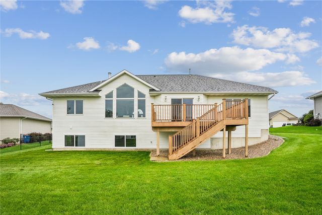403 Wildflower Dr, Fairfax, IA 52228