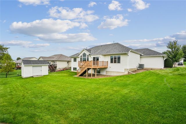 403 Wildflower Dr, Fairfax, IA 52228