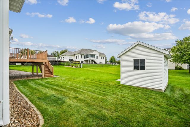403 Wildflower Dr, Fairfax, IA 52228