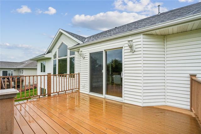 403 Wildflower Dr, Fairfax, IA 52228