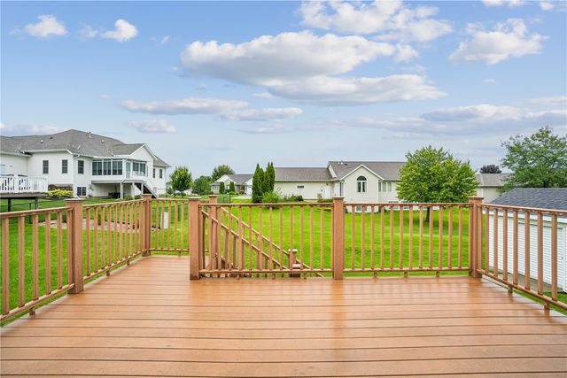 403 Wildflower Dr, Fairfax, IA 52228