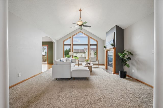 403 Wildflower Dr, Fairfax, IA 52228