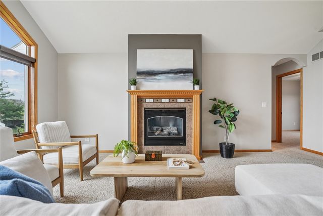 403 Wildflower Dr, Fairfax, IA 52228