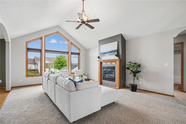 403 Wildflower Dr, Fairfax, IA 52228