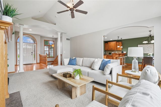 403 Wildflower Dr, Fairfax, IA 52228