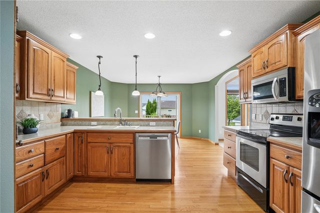 403 Wildflower Dr, Fairfax, IA 52228