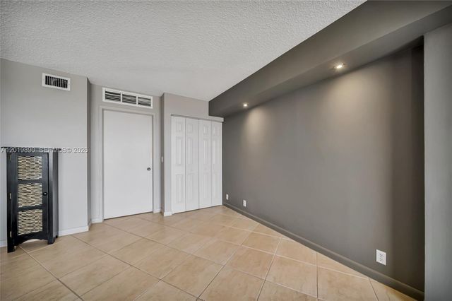 3300 NE 191st St LP04, Aventura, FL 33180