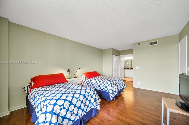 3300 NE 191st St LP04, Aventura, FL 33180