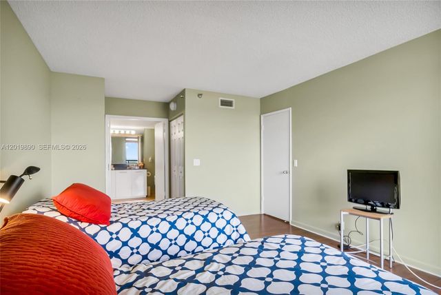 3300 NE 191st St LP04, Aventura, FL 33180