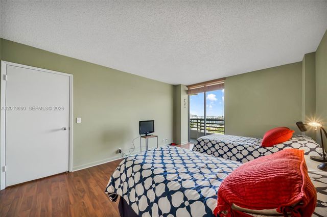 3300 NE 191st St LP04, Aventura, FL 33180