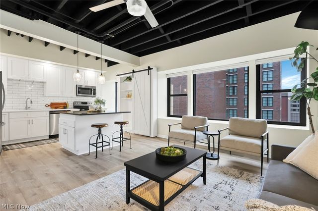 78 E Chestnut Street 608, Columbus, OH 43215