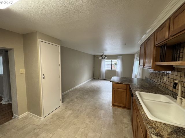 1600 RHODODENDRON Dr 218, Florence, OR 97439