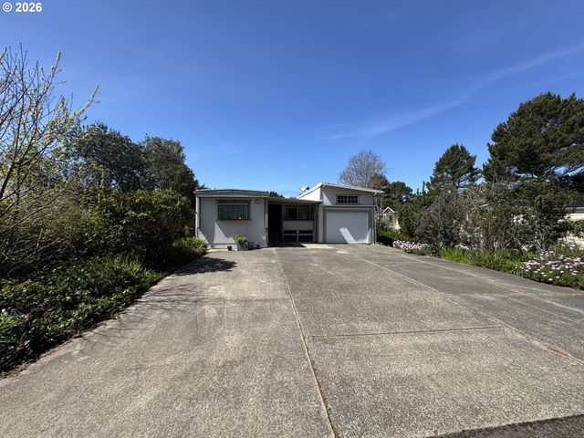 1600 RHODODENDRON Dr 218, Florence, OR 97439