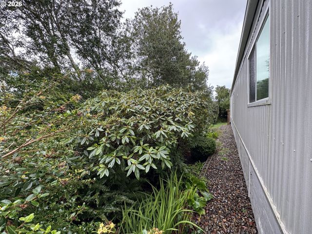 1600 RHODODENDRON Dr 218, Florence, OR 97439