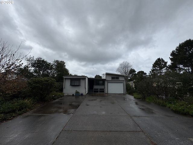 1600 RHODODENDRON Dr 218, Florence, OR 97439