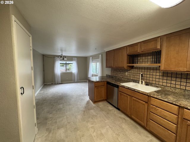 1600 RHODODENDRON Dr 218, Florence, OR 97439