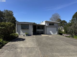 1600 RHODODENDRON Dr 218, Florence, OR 97439