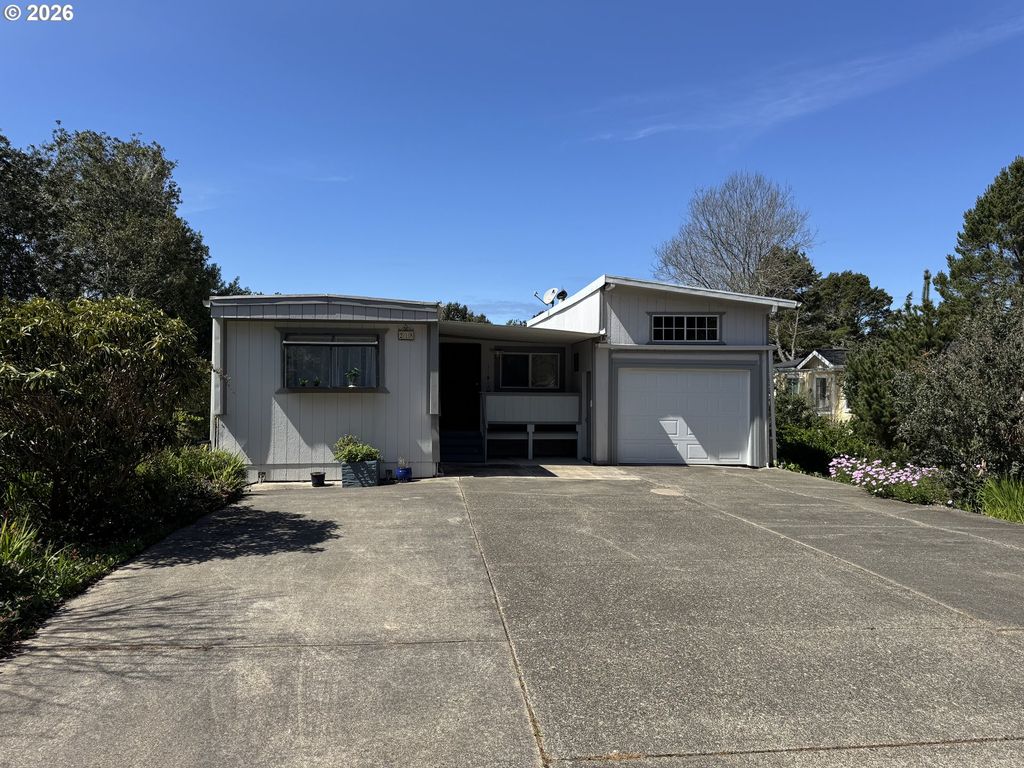 1600 RHODODENDRON Dr 218, Florence, OR 97439