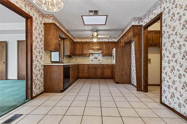 1200 Rockwood Drive, Edmond, OK 73013