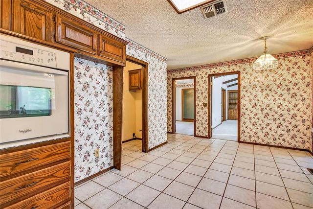 1200 Rockwood Drive, Edmond, OK 73013