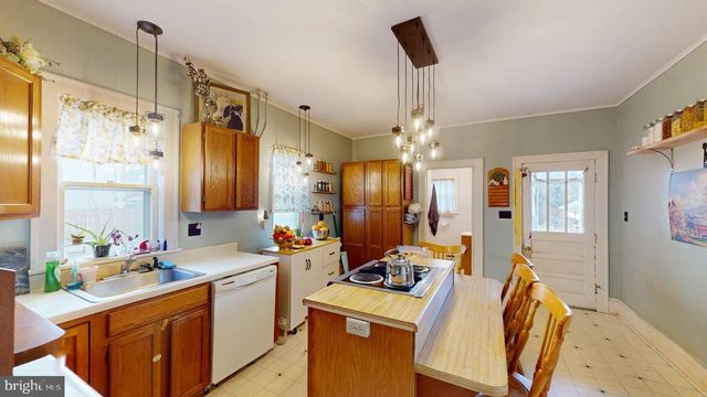 327 N HIGH ST, Romney, WV 26757