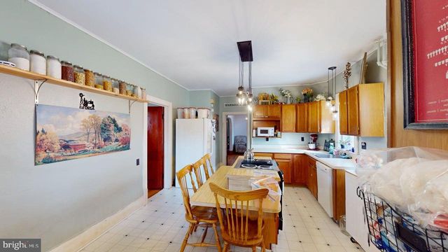 327 N HIGH ST, Romney, WV 26757