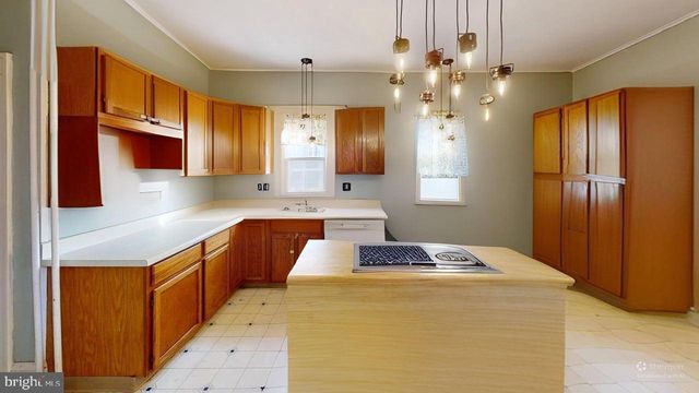327 N HIGH ST, Romney, WV 26757