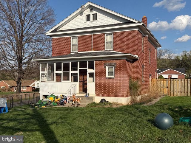 327 N HIGH ST, Romney, WV 26757