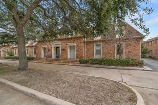 2727 Briarhurst Drive 2, Houston, TX 77057