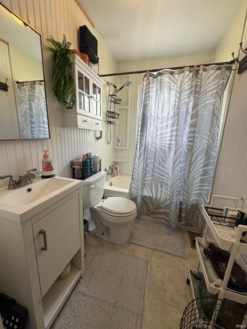 100 E Olmstead Avenue, Evansville, IN 47711