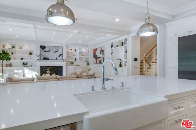 813 N Spaulding Avenue, Los Angeles, CA 90046