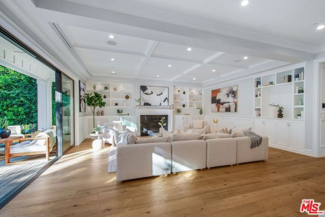 813 N Spaulding Avenue, Los Angeles, CA 90046