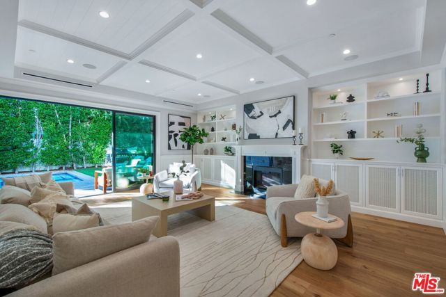 813 N Spaulding Avenue, Los Angeles, CA 90046