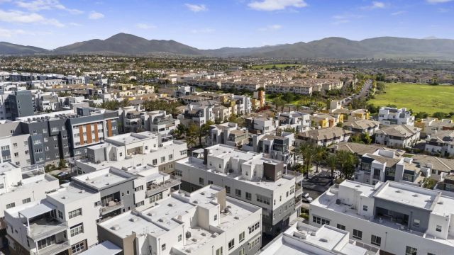 2049 Bravo Loop 5, Chula Vista, CA 91915