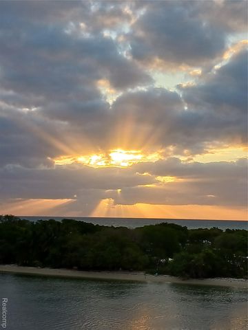 160 Chippewa Road, Pontiac, MI 48341