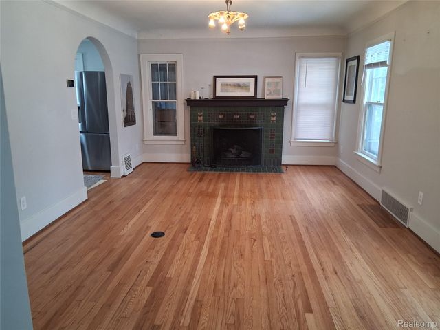 160 Chippewa Road, Pontiac, MI 48341