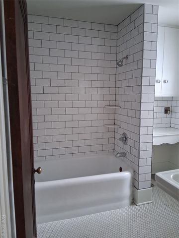 160 Chippewa Road, Pontiac, MI 48341