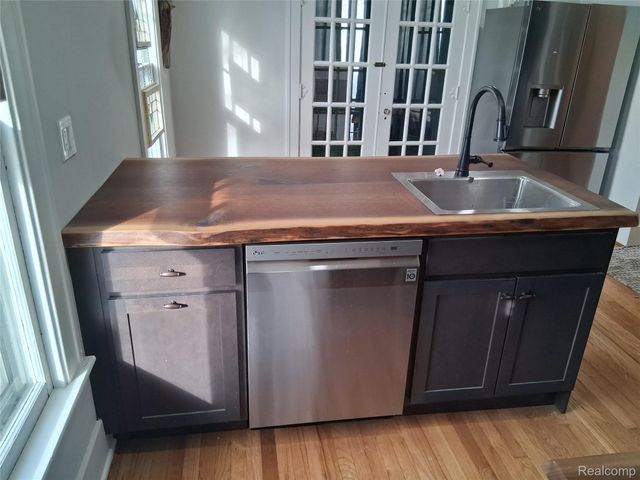 160 Chippewa Road, Pontiac, MI 48341