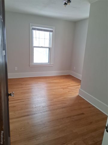 160 Chippewa Road, Pontiac, MI 48341