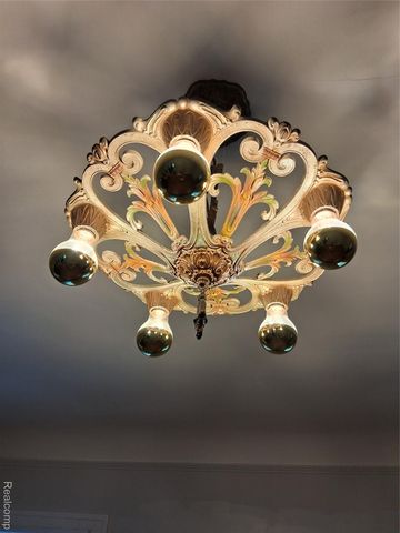 160 Chippewa Road, Pontiac, MI 48341