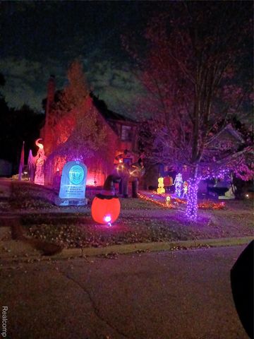 160 Chippewa Road, Pontiac, MI 48341