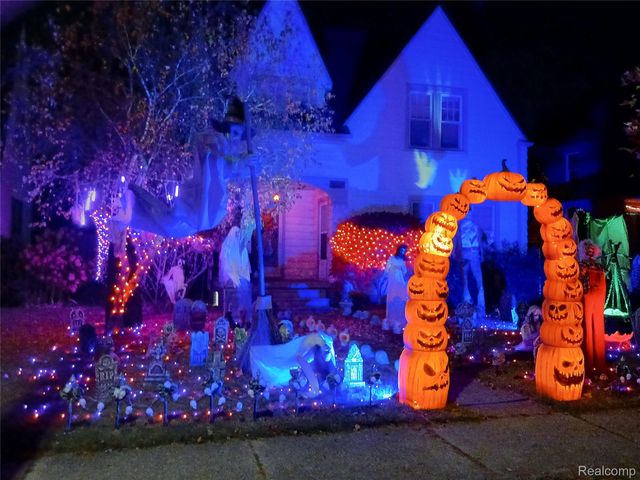 160 Chippewa Road, Pontiac, MI 48341