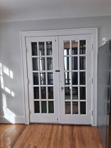 160 Chippewa Road, Pontiac, MI 48341