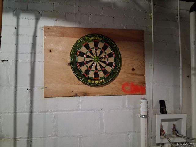 160 Chippewa Road, Pontiac, MI 48341